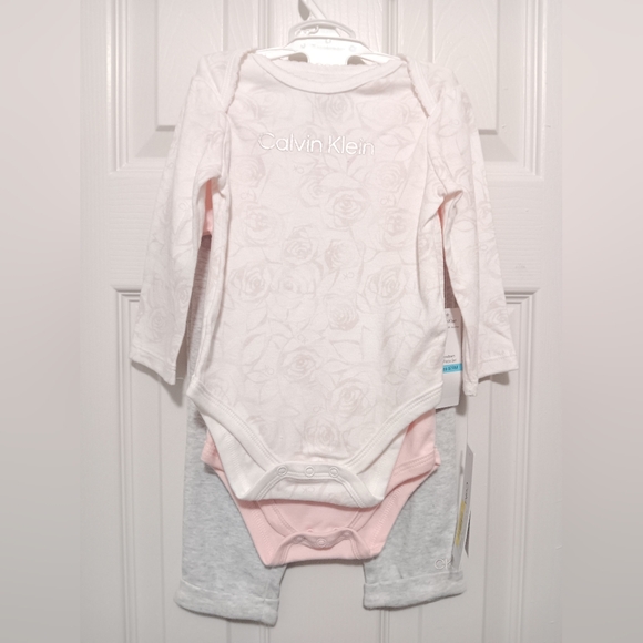 3pc Calvin Klein baby pink short & long sleeve bodysuitwith grey pants Size:3/6M - Picture 11 of 15